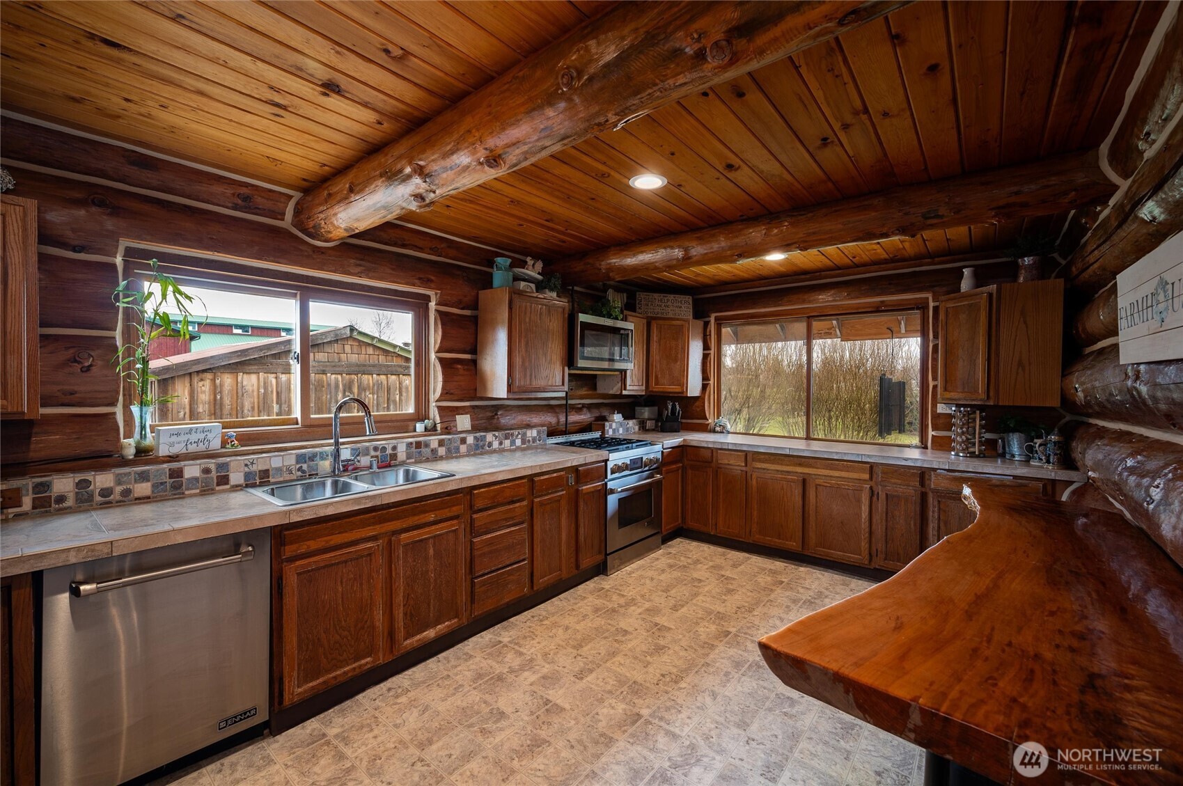 3883 Everett Road Ferndale, WA 98248 - Photo 5 of 40 a kitchen with lots of counter top space
