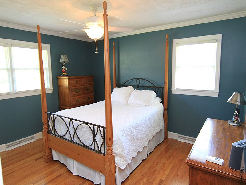 4633 Bennett Memorial Road Durham, NC 27705 - Photo 7 of 12 Family Room