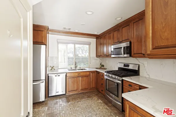 $875,000 | 272 North Chester Avenue, Unit 101, Pasadena, CA 91106