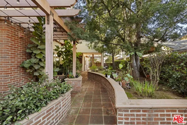 $875,000 | 272 North Chester Avenue, Unit 101, Pasadena, CA 91106