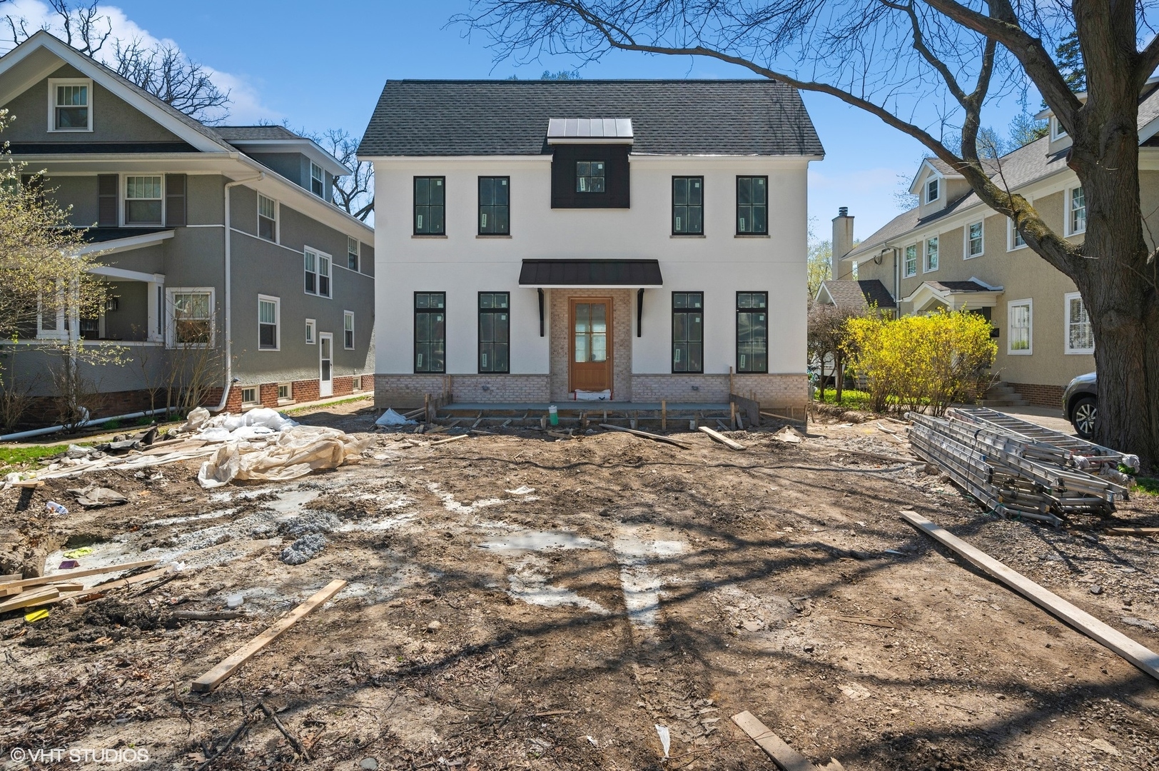 419 Laurel Avenue Wilmette, IL 60091 - Photo 1 of 6 a front view of a house with a yard