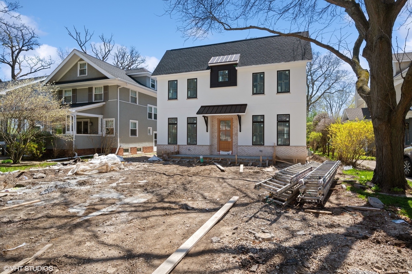 419 Laurel Avenue Wilmette, IL 60091 - Photo 2 of 6 a view of a yard in front of a house
