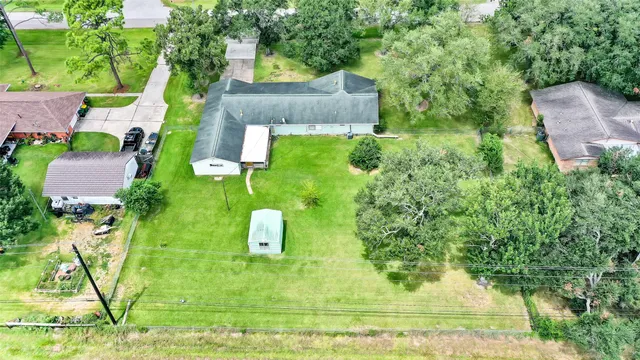 an aerial view of a house with yard swimming pool and outdoor seating