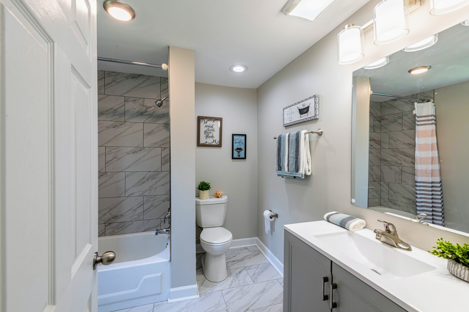 3340 Maple Avenue Brookfield, IL 60513 - Photo 13 of 26 a bathroom with a sink a toilet and shower