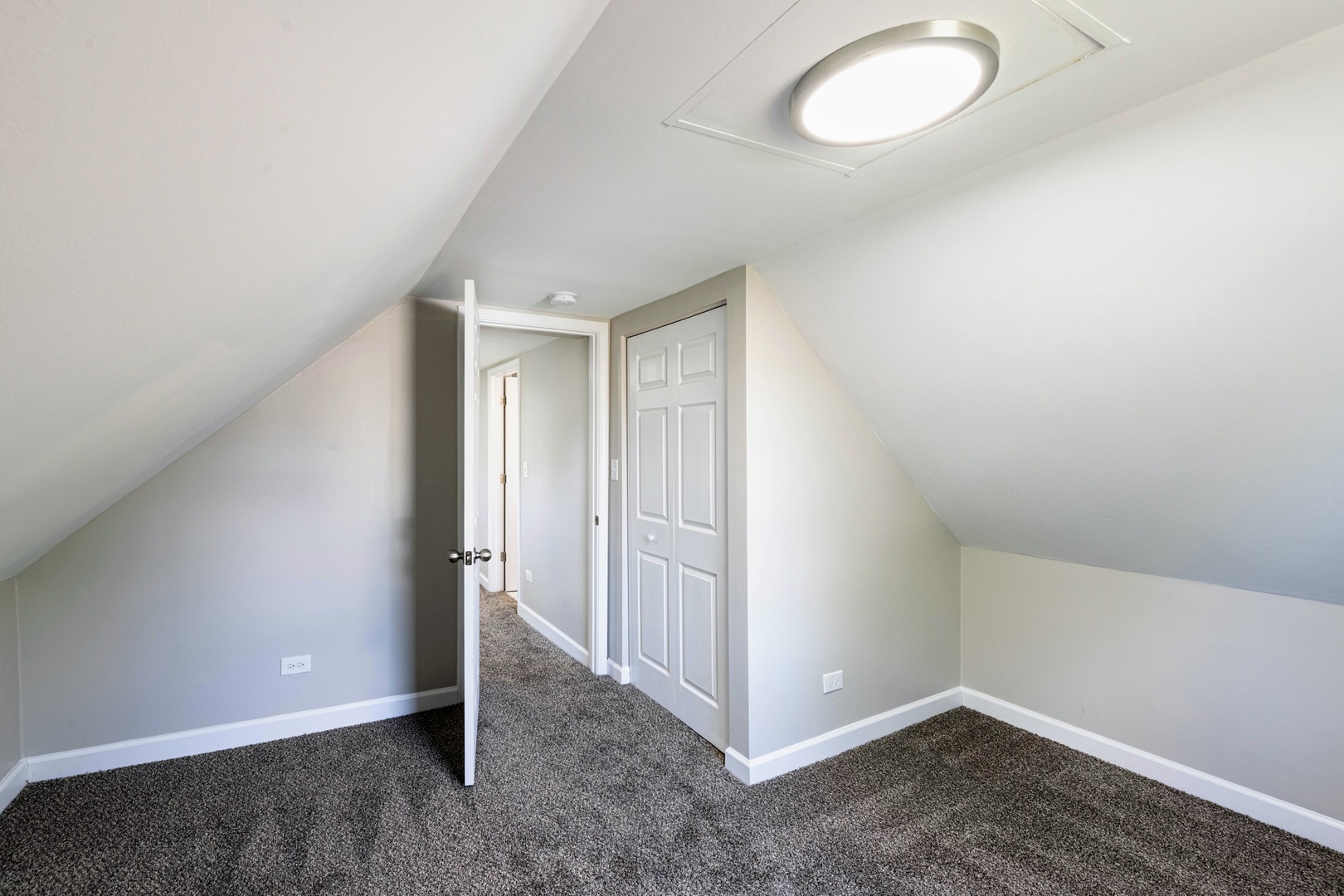 3340 Maple Avenue Brookfield, IL 60513 - Photo 23 of 26 an empty room with windows