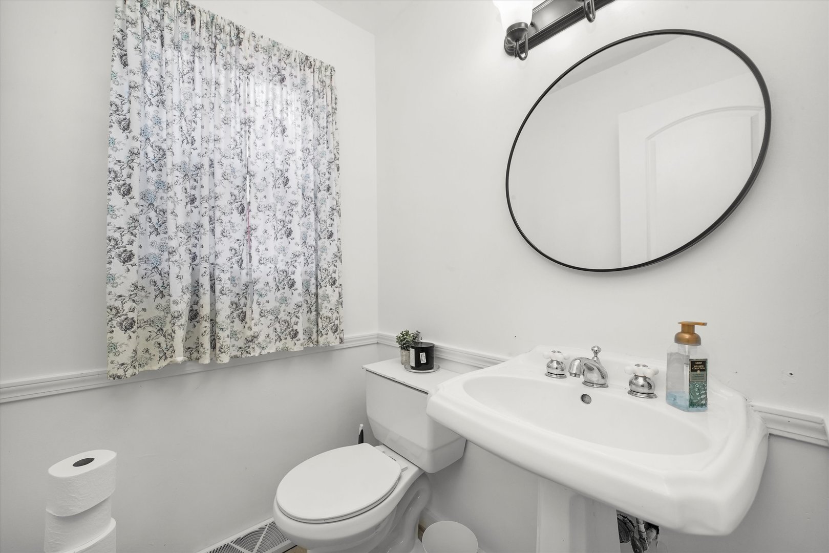 520 Aller Avenue Elgin, IL 60120 - Photo 6 of 22