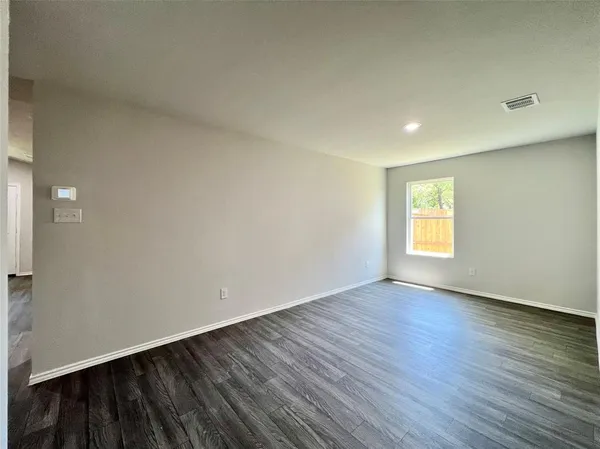 $2,100 | 544 Quail Mdws Drive, Cleburne, TX 76031