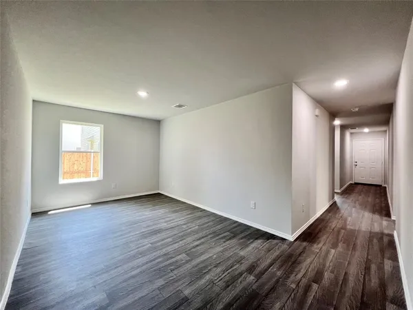 $2,100 | 544 Quail Mdws Drive, Cleburne, TX 76031
