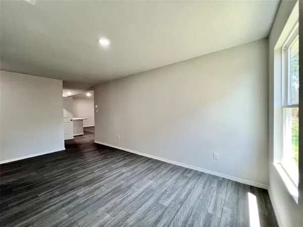 $2,100 | 544 Quail Mdws Drive, Cleburne, TX 76031