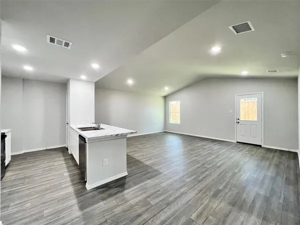 $2,100 | 544 Quail Mdws Drive, Cleburne, TX 76031