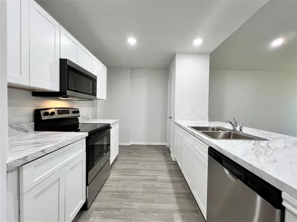 $2,100 | 544 Quail Mdws Drive, Cleburne, TX 76031