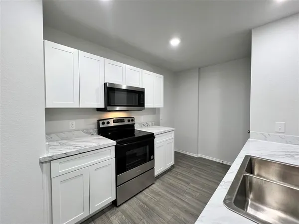 $2,100 | 544 Quail Mdws Drive, Cleburne, TX 76031