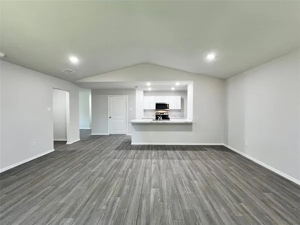 $2,100 | 544 Quail Mdws Drive, Cleburne, TX 76031