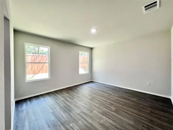 $2,100 | 544 Quail Mdws Drive, Cleburne, TX 76031