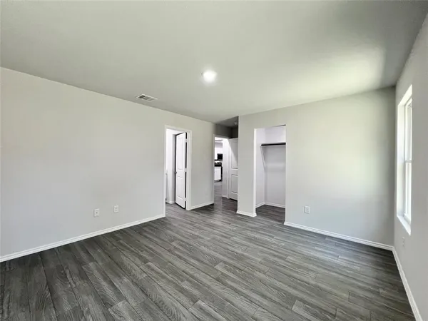 $2,100 | 544 Quail Mdws Drive, Cleburne, TX 76031