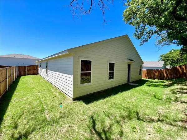$2,100 | 544 Quail Mdws Drive, Cleburne, TX 76031