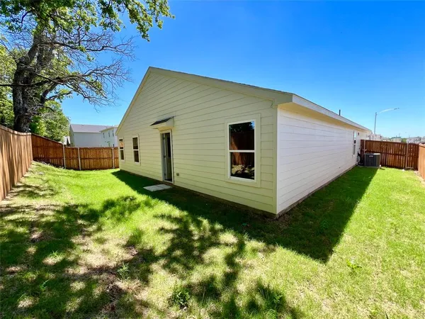 $2,100 | 544 Quail Mdws Drive, Cleburne, TX 76031