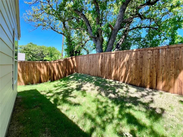 $2,100 | 544 Quail Mdws Drive, Cleburne, TX 76031