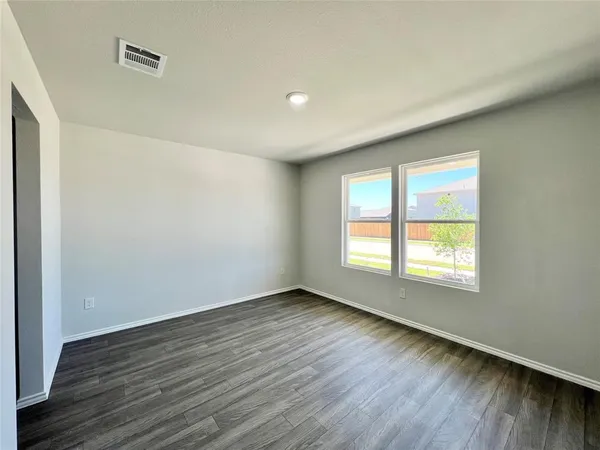 $2,100 | 544 Quail Mdws Drive, Cleburne, TX 76031