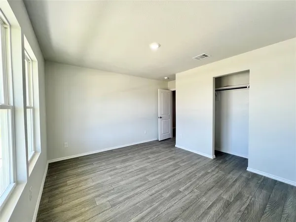 $2,100 | 544 Quail Mdws Drive, Cleburne, TX 76031