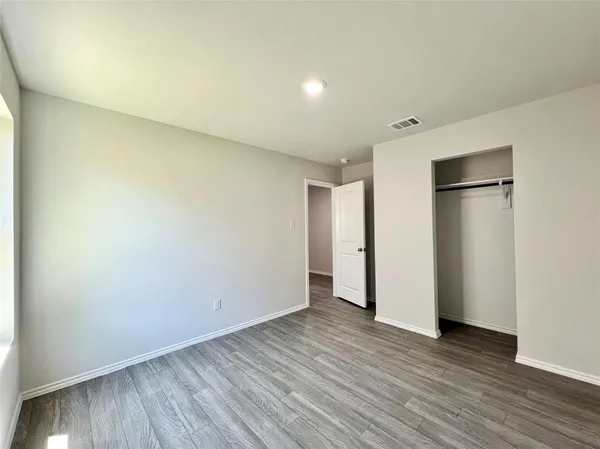 $2,100 | 544 Quail Mdws Drive, Cleburne, TX 76031
