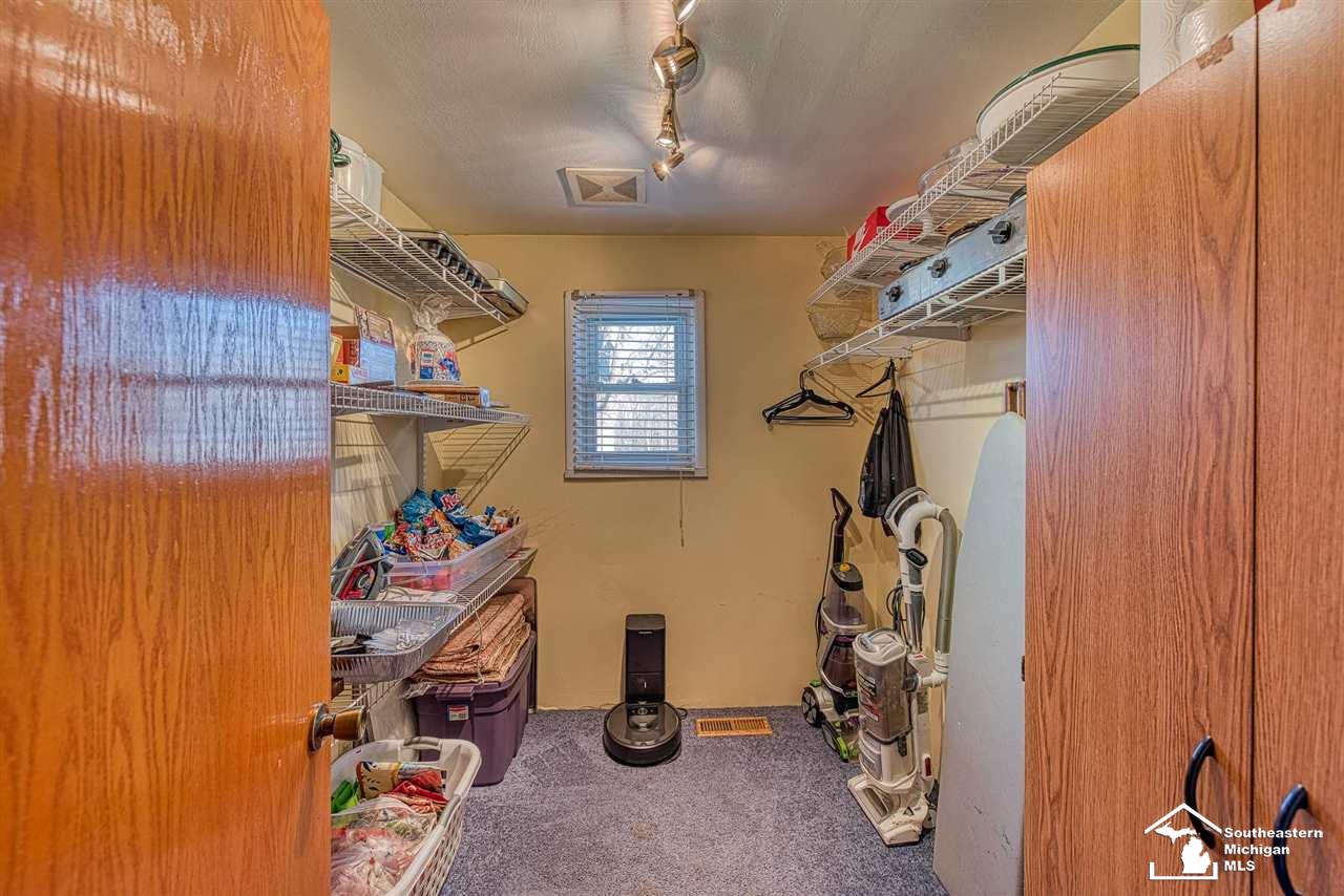 6299 Dixon Road Monroe, MI 48161 - Photo 9 of 40