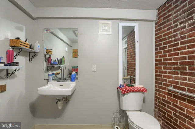 $215,000 | 4160 West Market Street, York, PA 17408