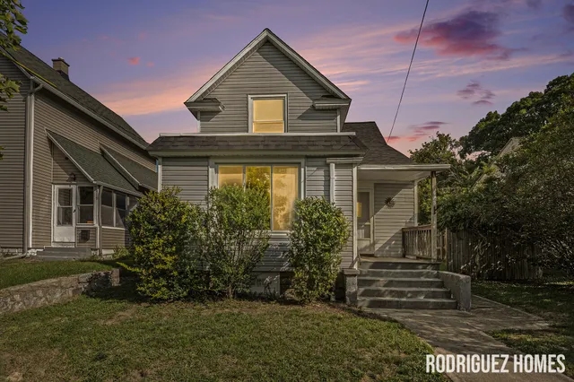 $269,900 | 423 Shirley Street Northeast, Grand Rapids, MI 49503