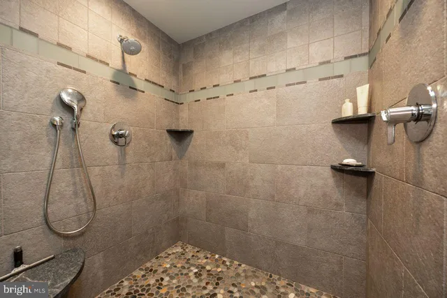 $1,090,000 | 5 Woodford Lane, Malvern, PA 19355