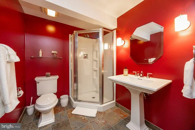 $1,090,000 | 5 Woodford Lane, Malvern, PA 19355