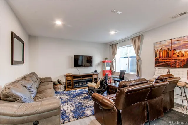 $3,950 | 23941 East Minnow Drive, Aurora, CO 80016