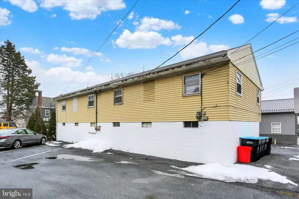 $1,050 | 105 West Main Street, Palmyra, PA 17078