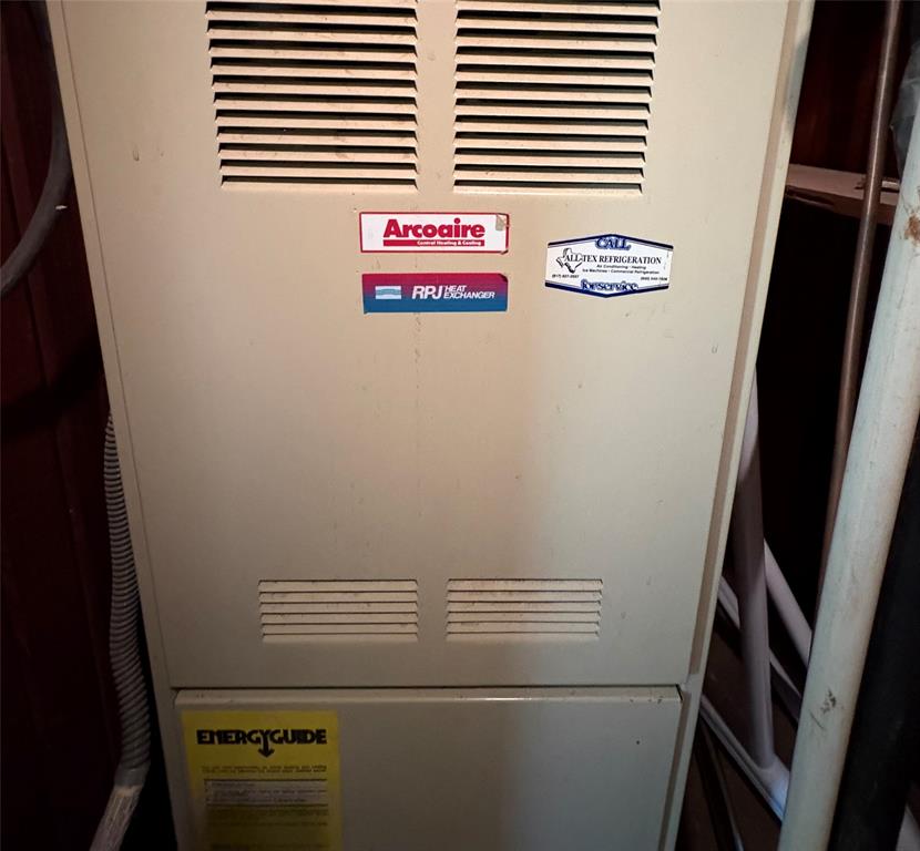 407 North Lane Street Decatur, TX 76234 - Photo 17 of 22 Detailed view of a heating unit. Gas