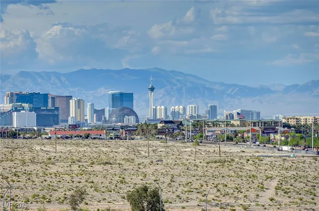 $3,450 | 8255 South Las Vegas Boulevard, Unit 813, Las Vegas, NV 89123