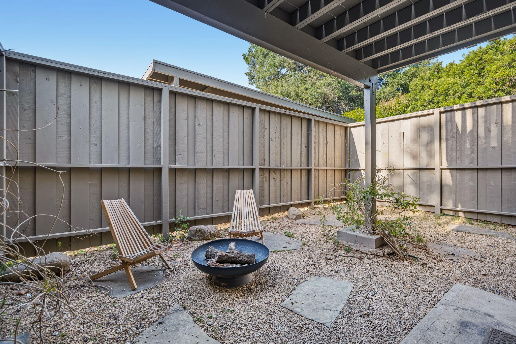 1442 South Rice Road Ojai, CA 93023 - Photo 23 of 54 38-Side Patio (1)