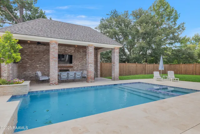 $859,000 | 506 Terrell Court, New Iberia, LA 70563