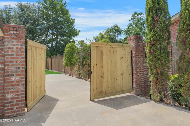 $859,000 | 506 Terrell Court, New Iberia, LA 70563