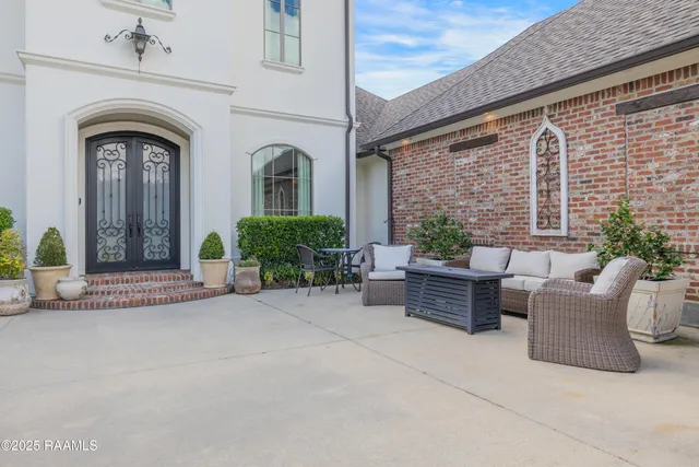 $859,000 | 506 Terrell Court, New Iberia, LA 70563