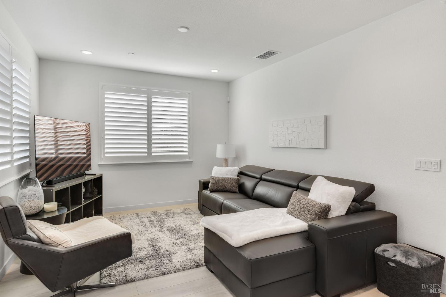 2303 Rustic Oak Lane Rio Vista, CA 94571 - Photo 15 of 43 Light bright living room