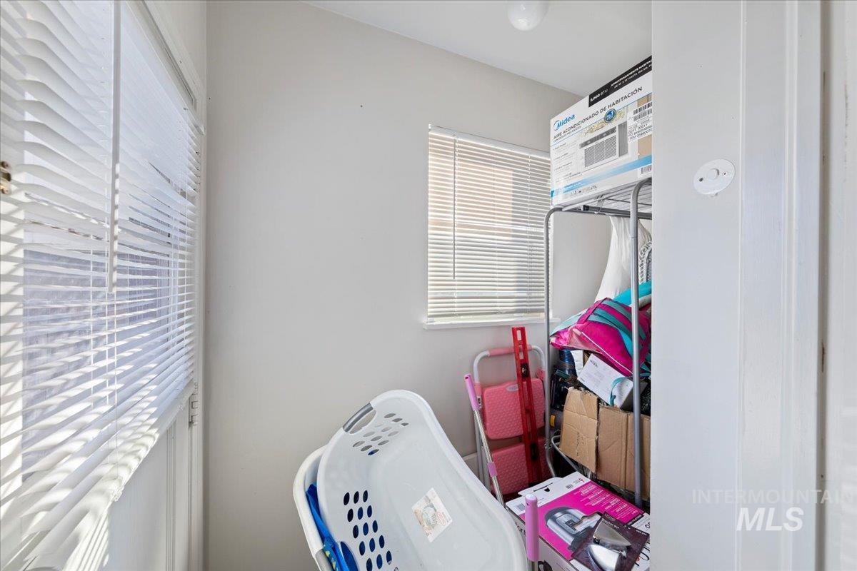 2209 West Idaho Street Boise, ID 83702 - Photo 17 of 42 Laundry area washer dryer hookups