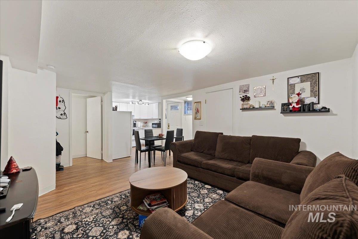 2209 West Idaho Street Boise, ID 83702 - Photo 22 of 42 Living room