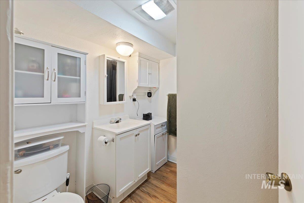 2209 West Idaho Street Boise, ID 83702 - Photo 27 of 42 Bathroom