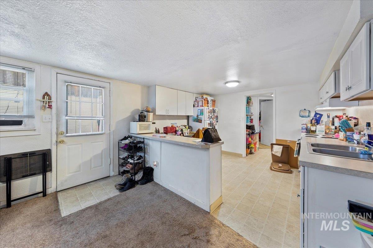 2209 West Idaho Street Boise, ID 83702 - Photo 34 of 42 Kitchen featuring breakfast bar