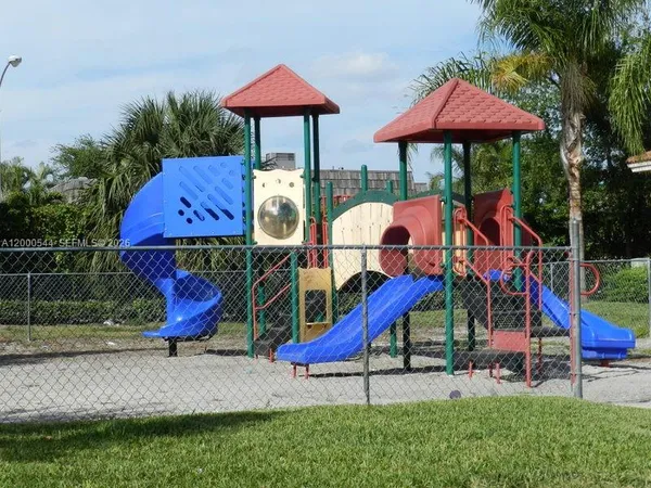 $2,400 | 312 Talia Circle, Palm Springs, FL 33461