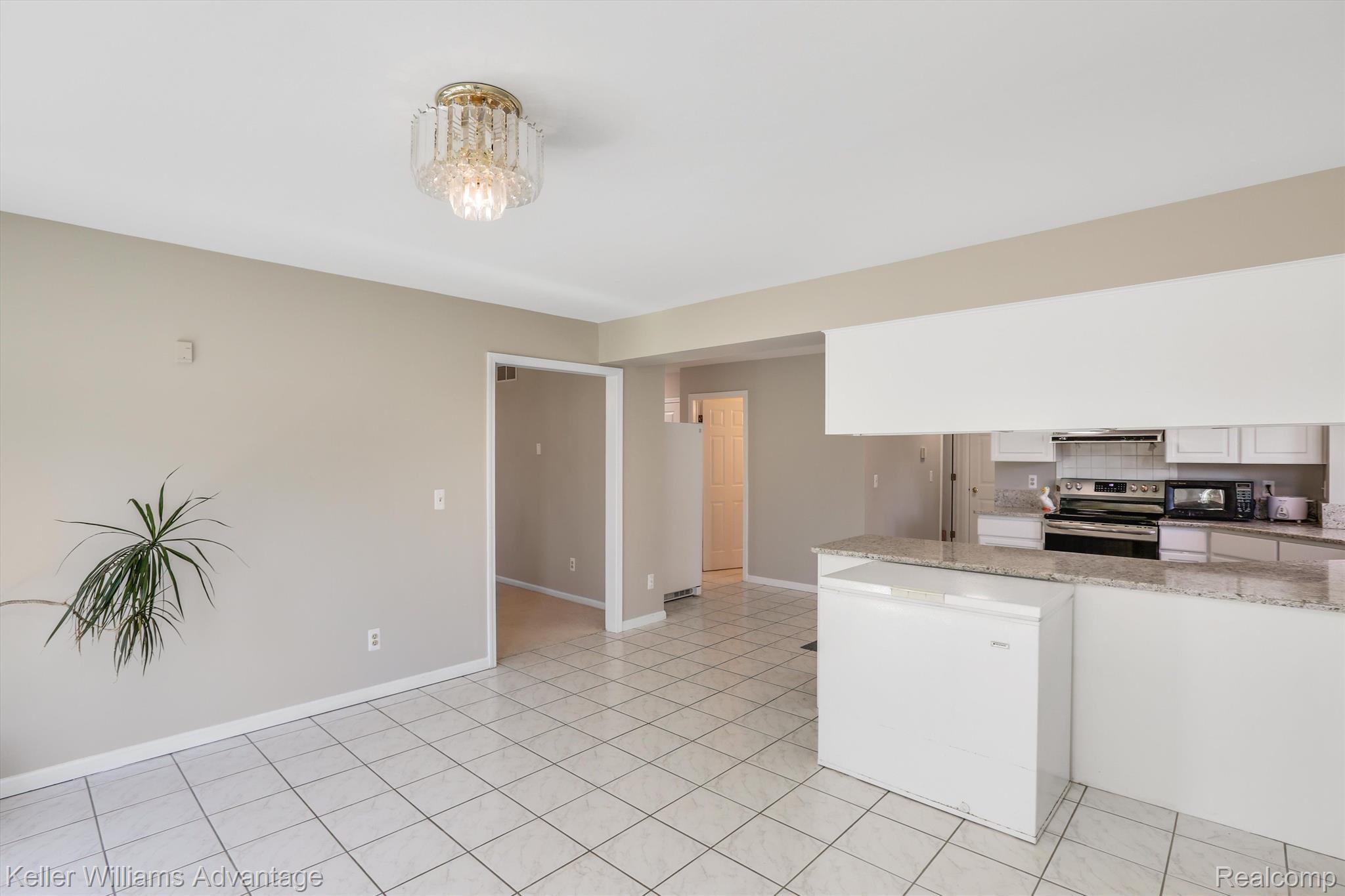 31262 Country Ridge Circle Farmington, MI 48331 - Photo 11 of 33 Gallery Image 11