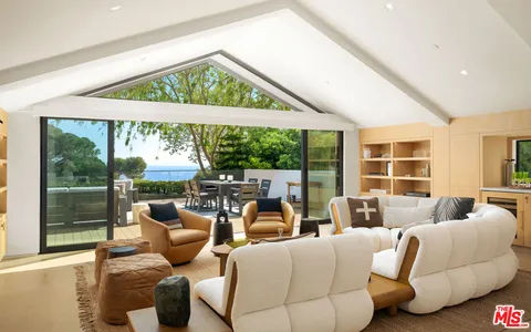 $16,450,000 | 28022 Sea Ln Drive, Malibu, CA 90265