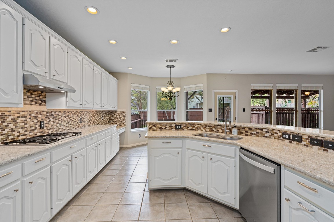 318 Ridge Run Drive Georgetown, TX 78628 - Photo 6 of 39 The kitchen is open to the living room and the breakfast area. Perfect for entertaining and hosting guests!