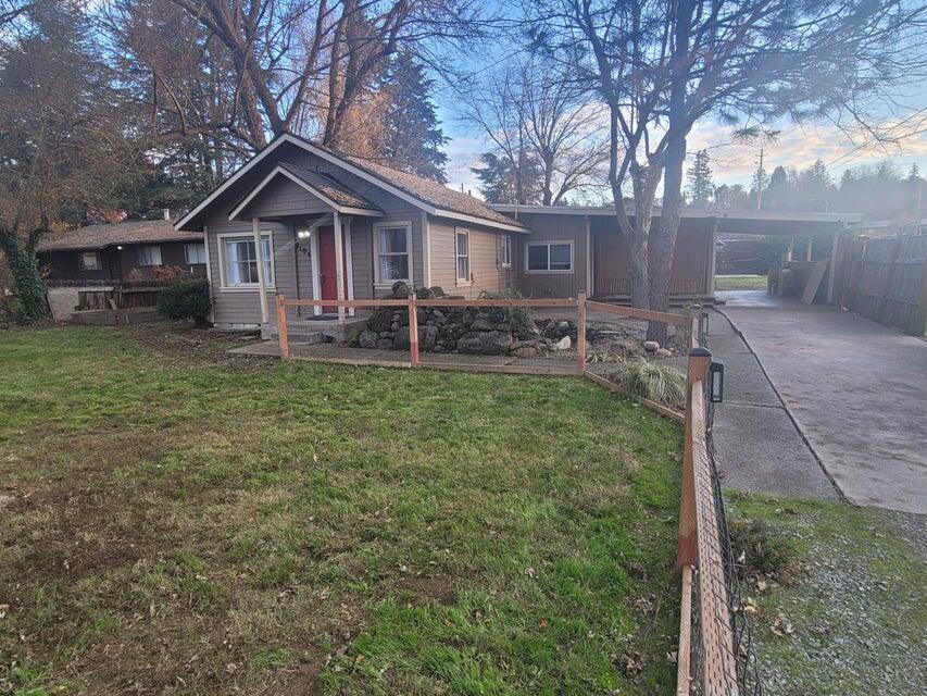 2104 Spring Street Medford, OR 97504 - Photo 3 of 24 24