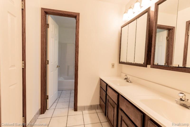 11171 Lapeer Road Davison, MI 48423 - Photo 23 of 42