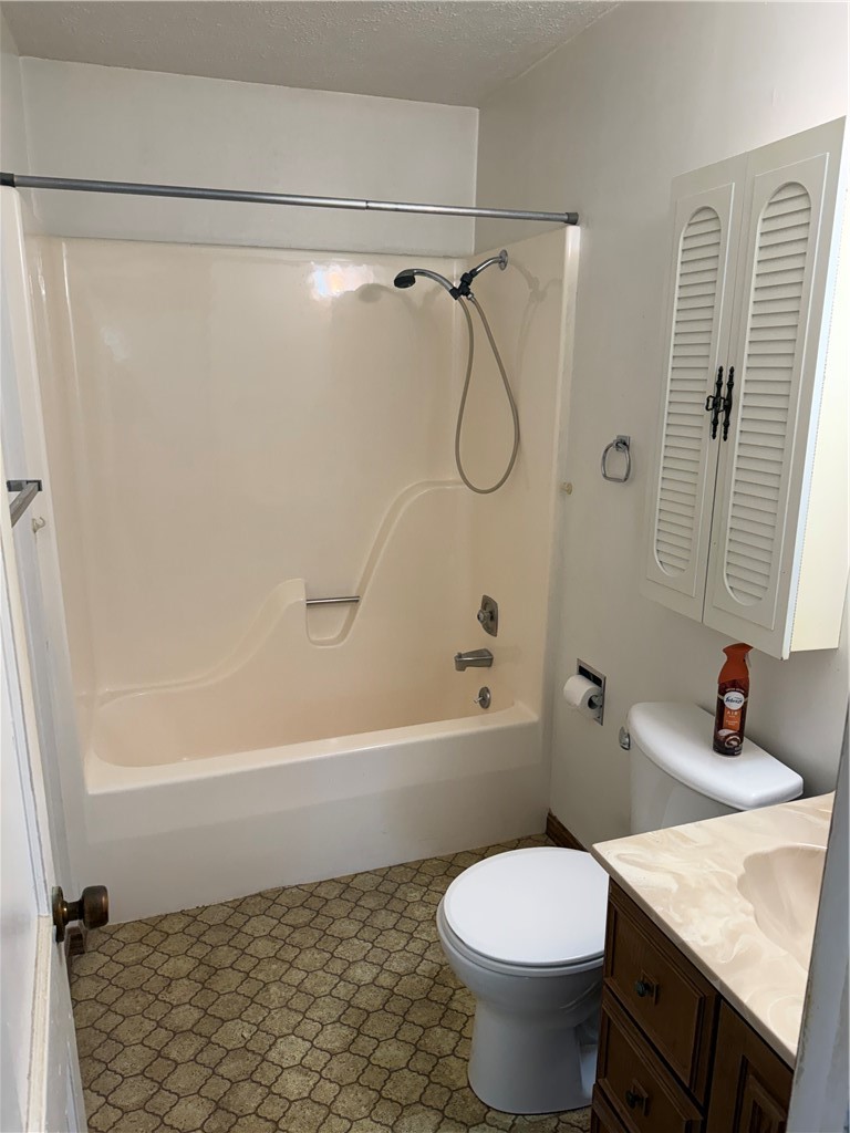 513 Indiana Avenue Effingham, IL 62401 - Photo 20 of 22 Bath